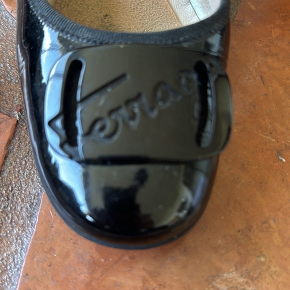 Ferragamo patent leather pumps size 9 B - Picture 6 of 9